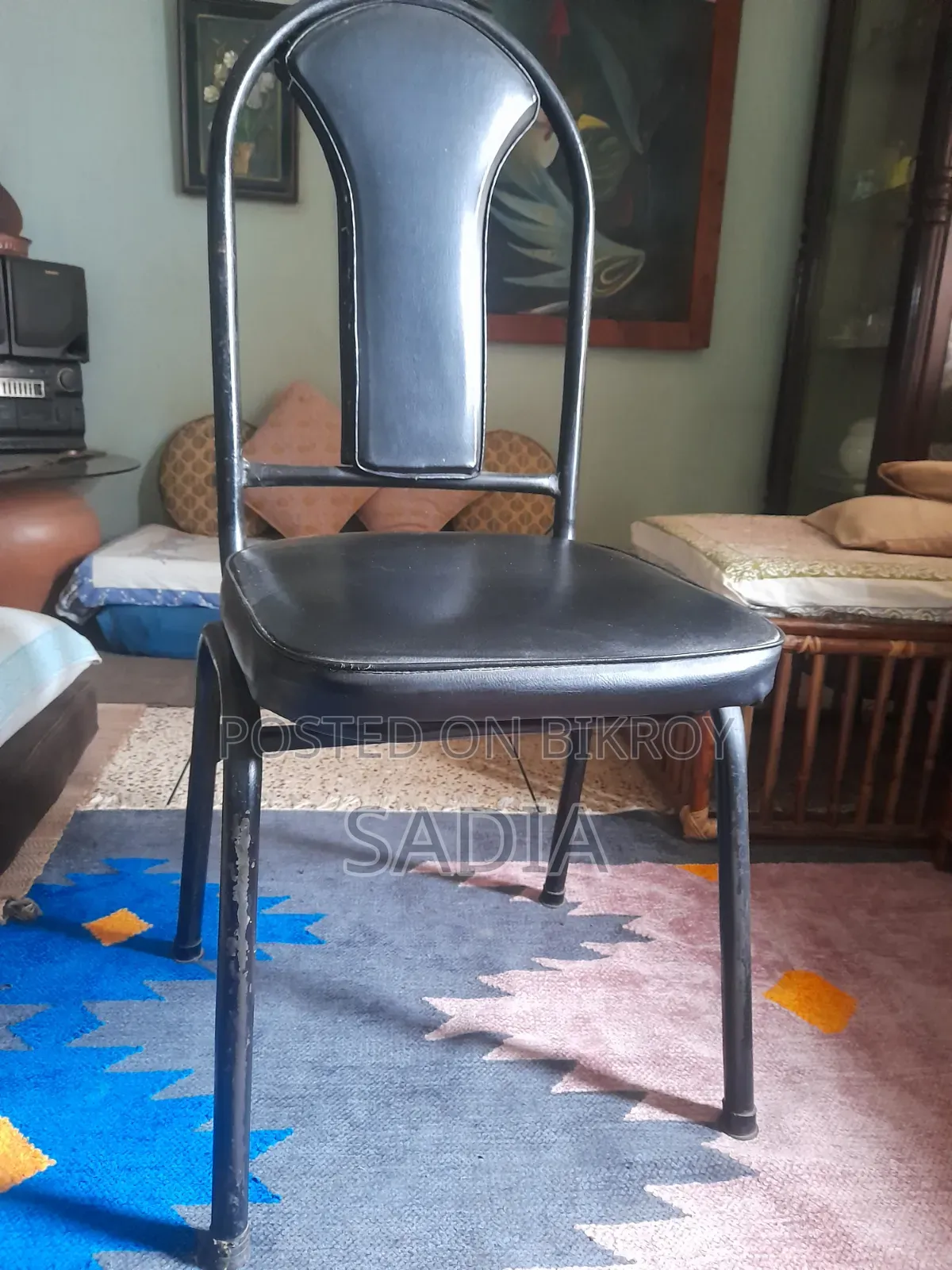 ডাইনিং চেয়ার