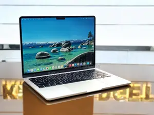 Laptop Apple MacBook Pro 2021 M1 Max 8GB Apple M3 SSD 256GB
