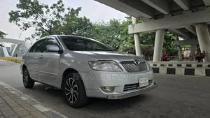 টয়োটা করোলা ২০০৪ সিলভার