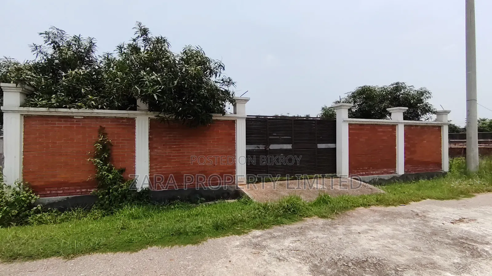 5 Katha plot for sale in Sector 15, suitable for building a house.