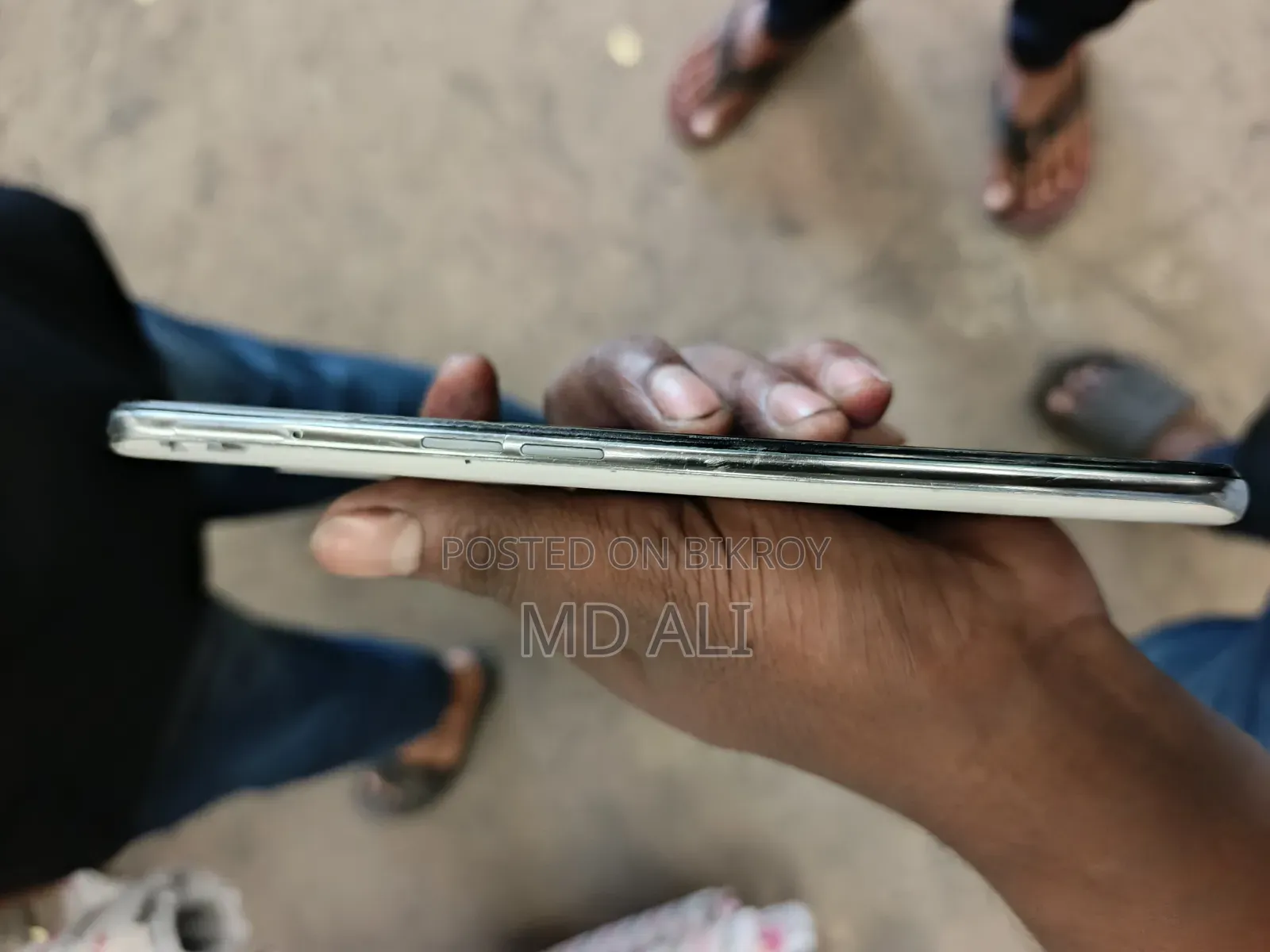 রিয়েলমি জিটি মাস্টার এডিশন ১২৮ জিবি হোয়াইট