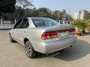 নিসান সানি ২০০৩ সিলভার