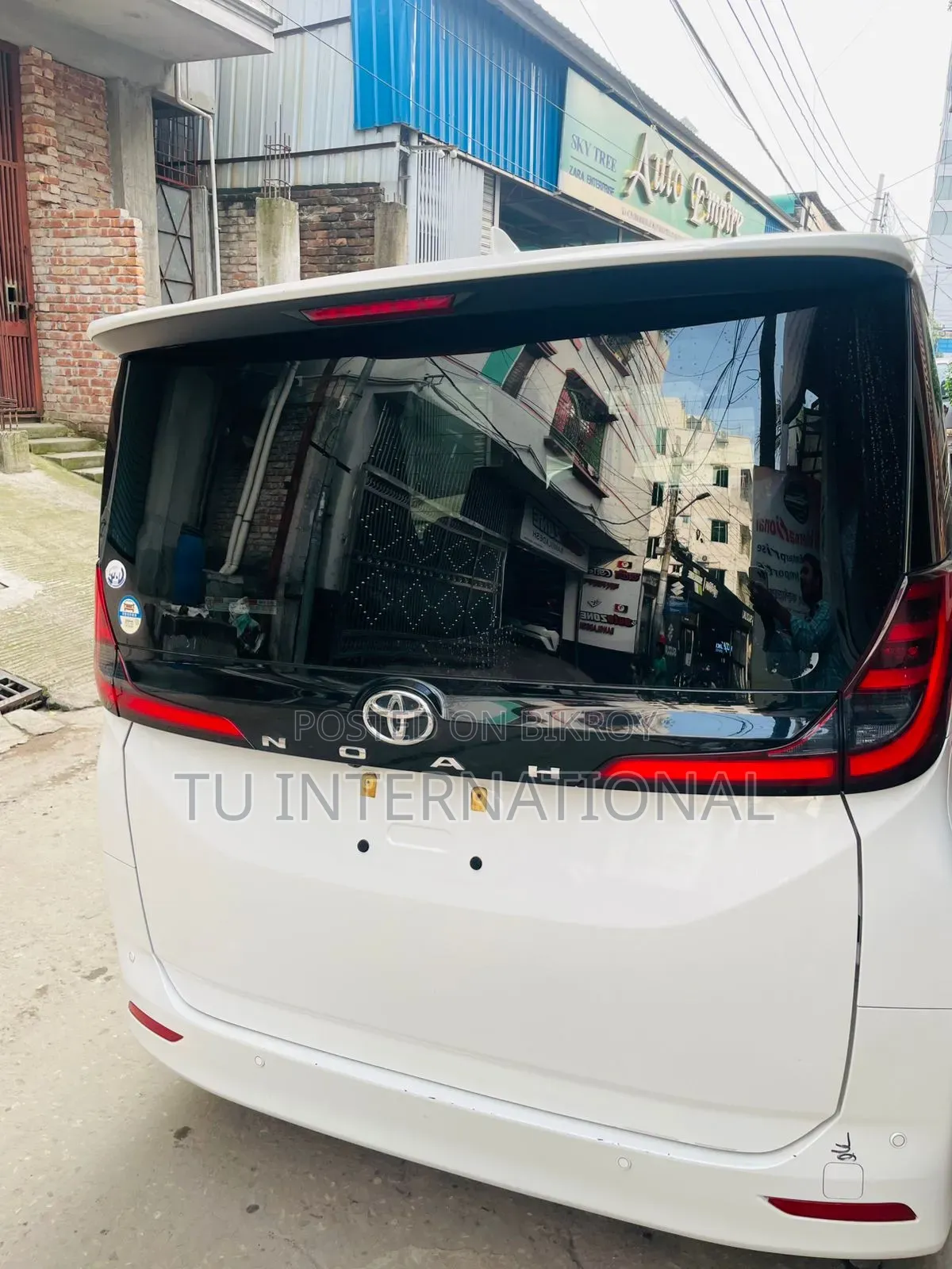 টয়োটা নোয়াহ ২০২২ পার্ল