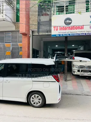 টয়োটা নোয়াহ ২০২২ পার্ল