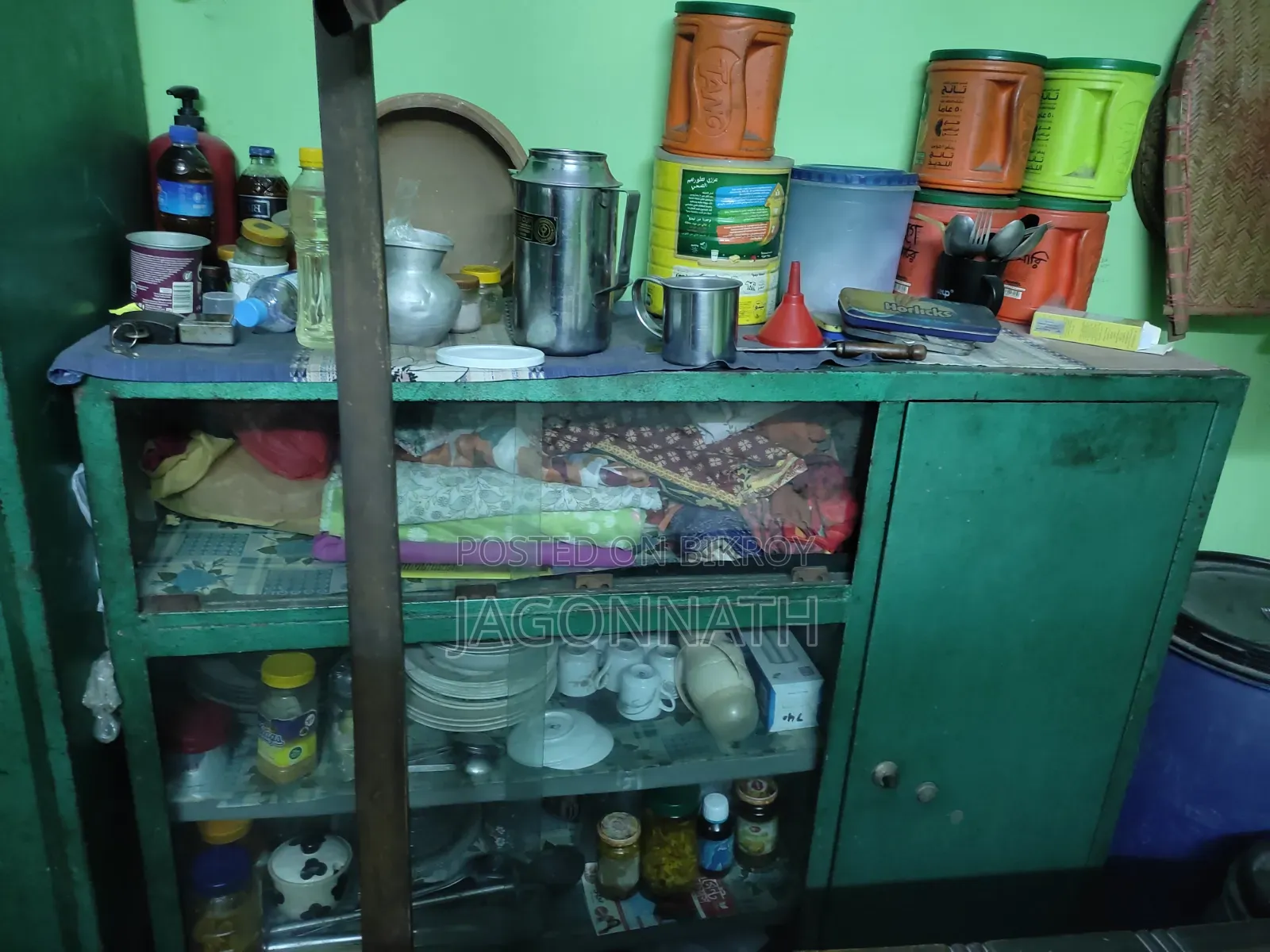স্টিলের শোকেস