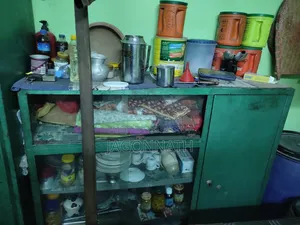 স্টিলের শোকেস