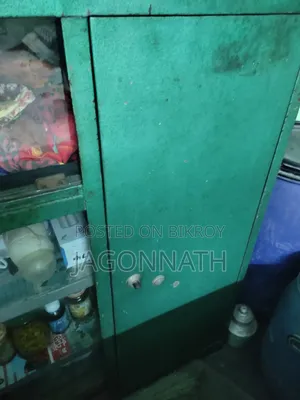স্টিলের শোকেস