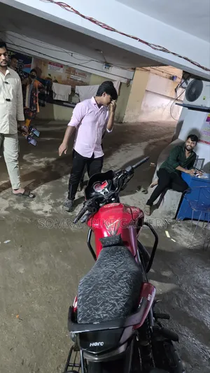 হিরো হাঙ্ক ২০১৬ লাল