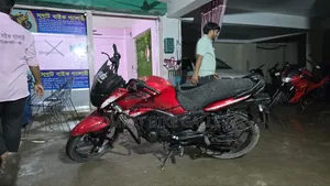 হিরো হাঙ্ক ২০১৬ লাল