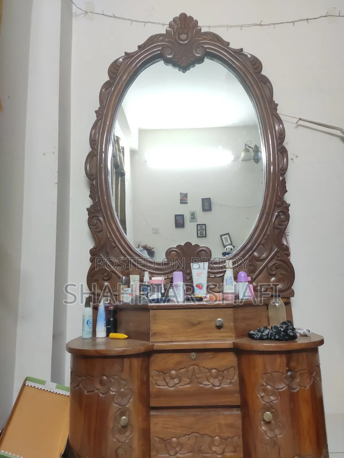 মেহগনি কাঠের ড্রেসিং টেবিল