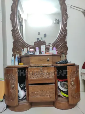 মেহগনি কাঠের ড্রেসিং টেবিল