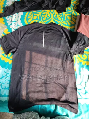 অব্যবহৃত কোয়ালিটিফুল টি-শার্ট