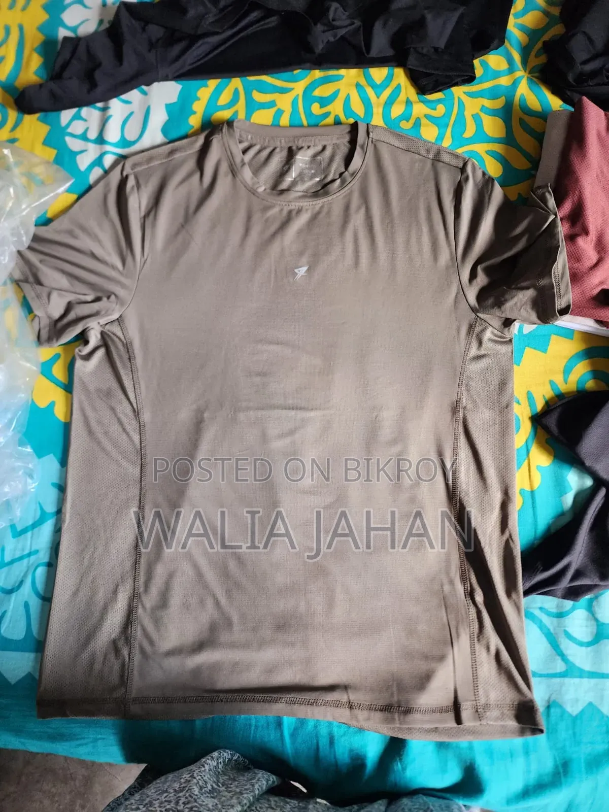 অব্যবহৃত কোয়ালিটিফুল টি-শার্ট