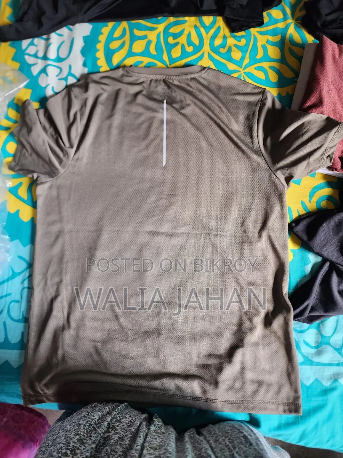 অব্যবহৃত কোয়ালিটিফুল টি-শার্ট