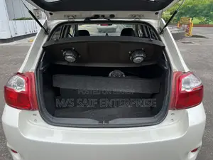 Toyota Auris 2010 Pearl