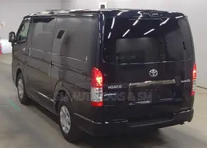 টয়োটা হাইএস ২০২৩ কালো