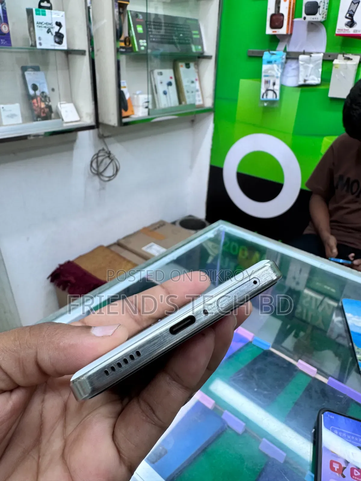 iQOO 256 GB White
