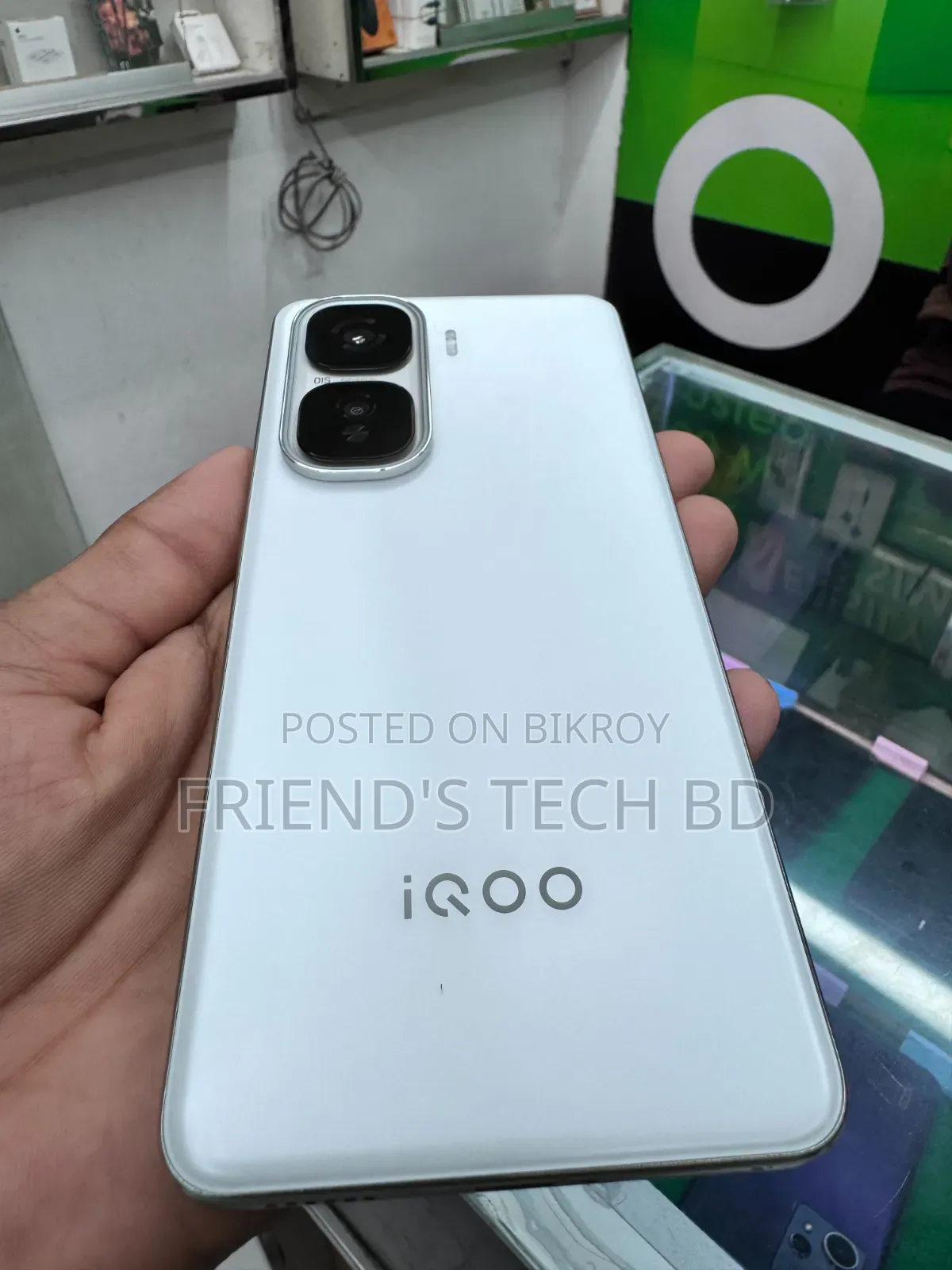 iQOO 256 GB White