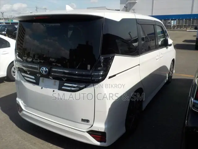 Toyota Voxy 2023 Pearl