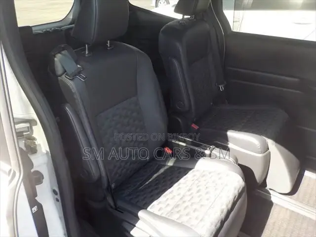 Toyota Voxy 2023 Pearl