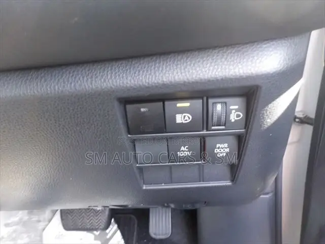 Toyota Voxy 2023 Pearl