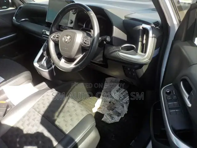 Toyota Voxy 2023 Pearl