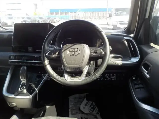 Toyota Voxy 2023 Pearl