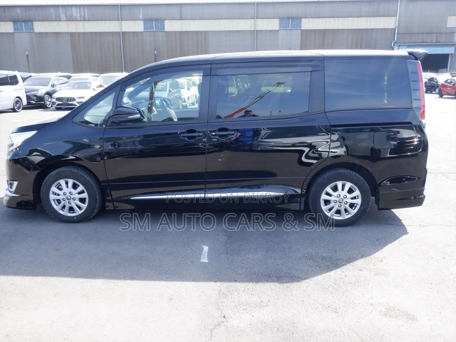 Toyota Noah 1.8 FWD Hybrid (7 Seater) 2021 Black
