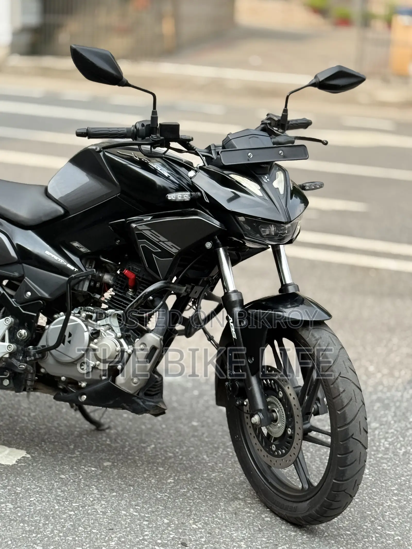 হিরো এক্সট্রিম ১২৫আর ২০২৫ ব্ল্যাক