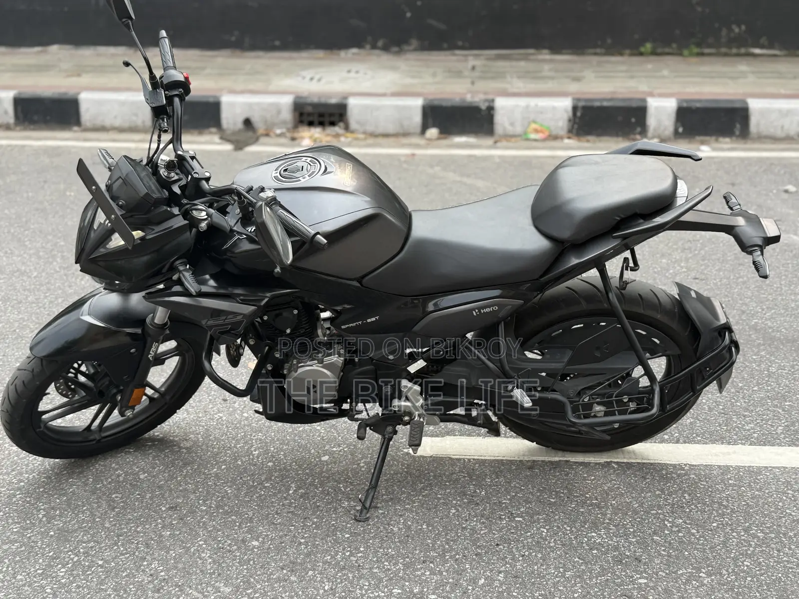 হিরো এক্সট্রিম ১২৫আর ২০২৫ ব্ল্যাক