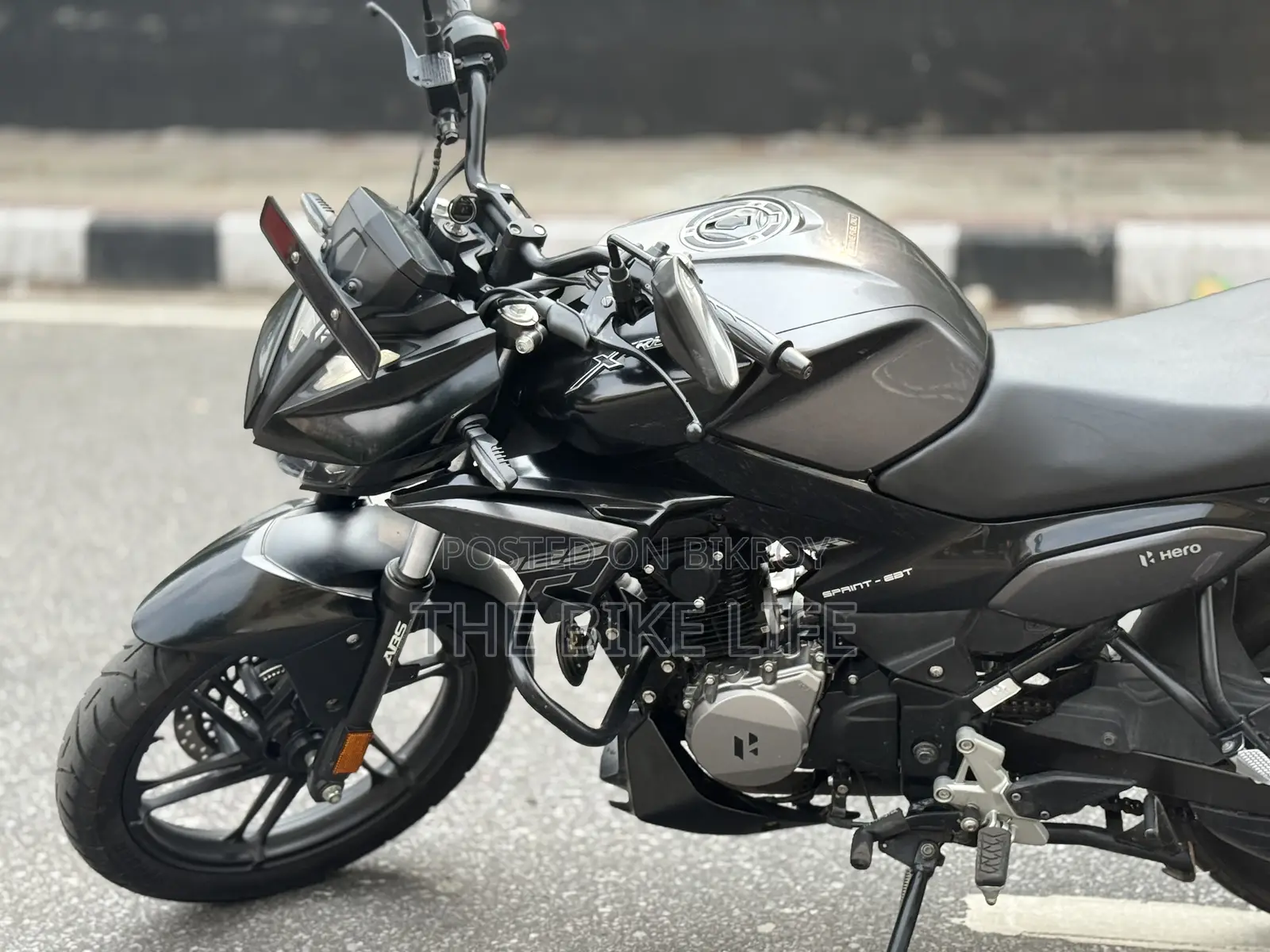 হিরো এক্সট্রিম ১২৫আর ২০২৫ ব্ল্যাক