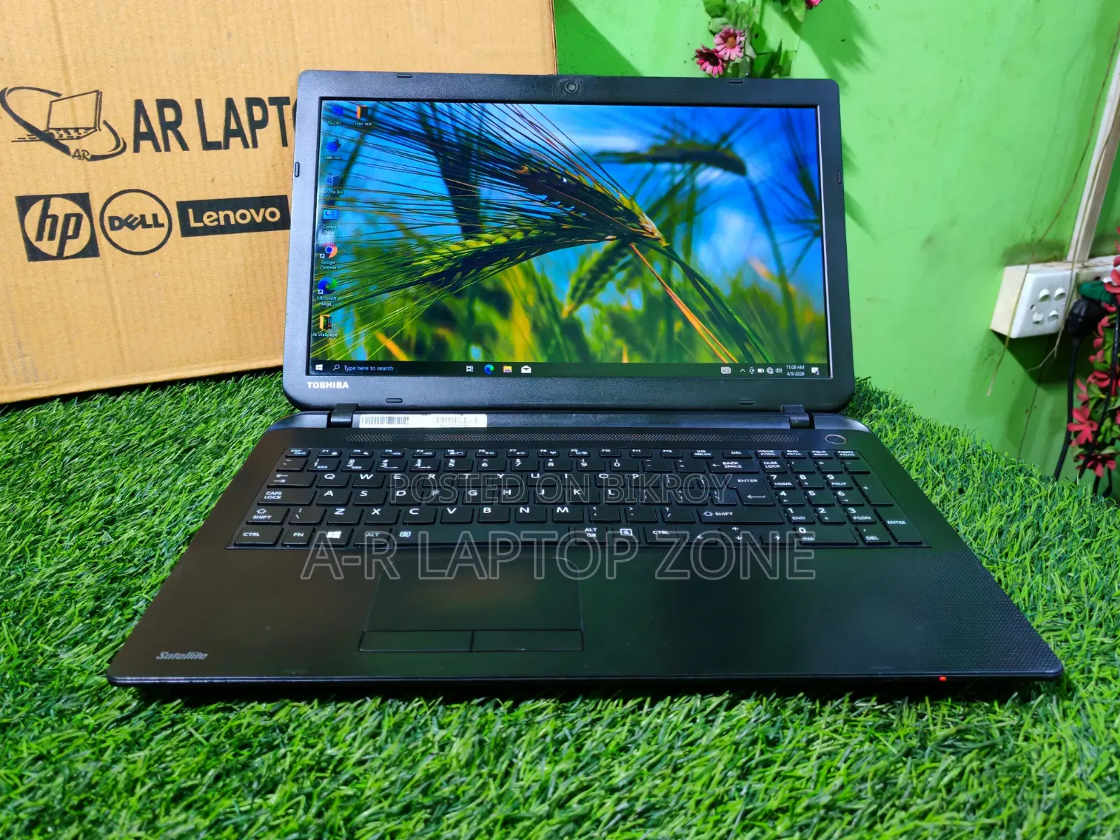 Laptop Toshiba 4GB AMD SSD 72GB