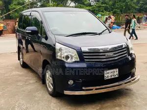 Toyota Noah 2012 Purple