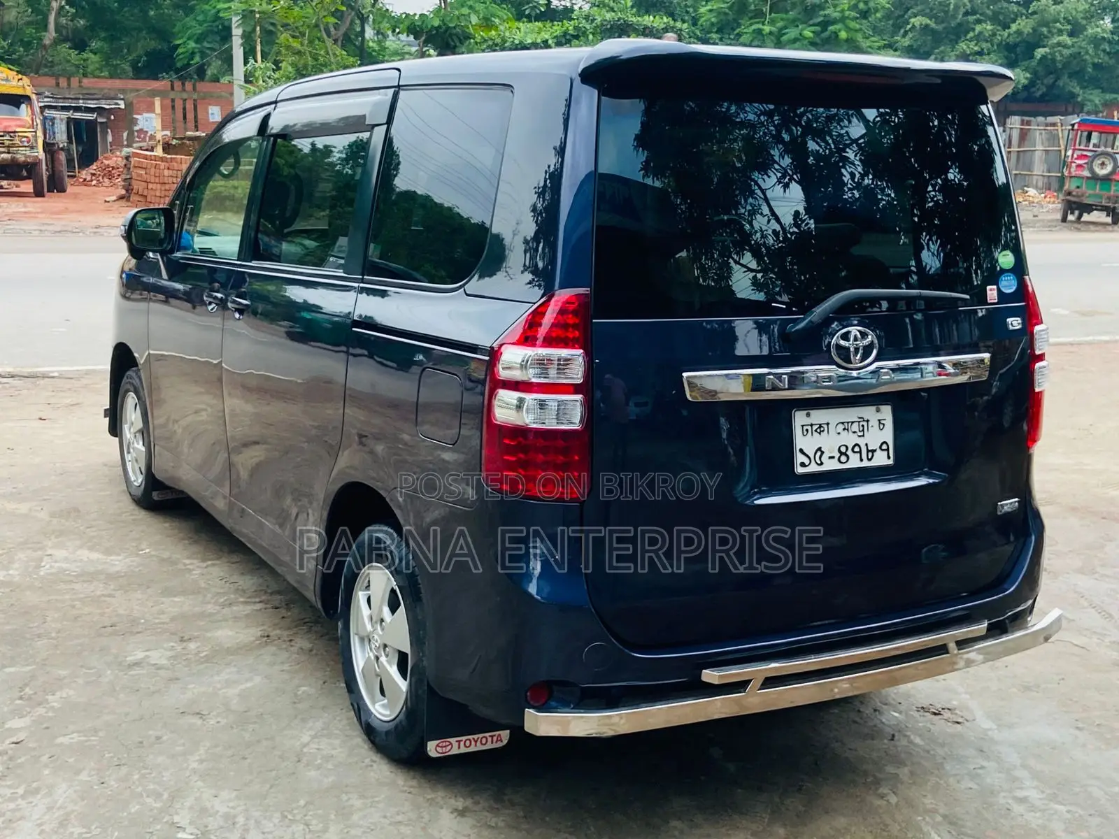 Toyota Noah 2012 Purple