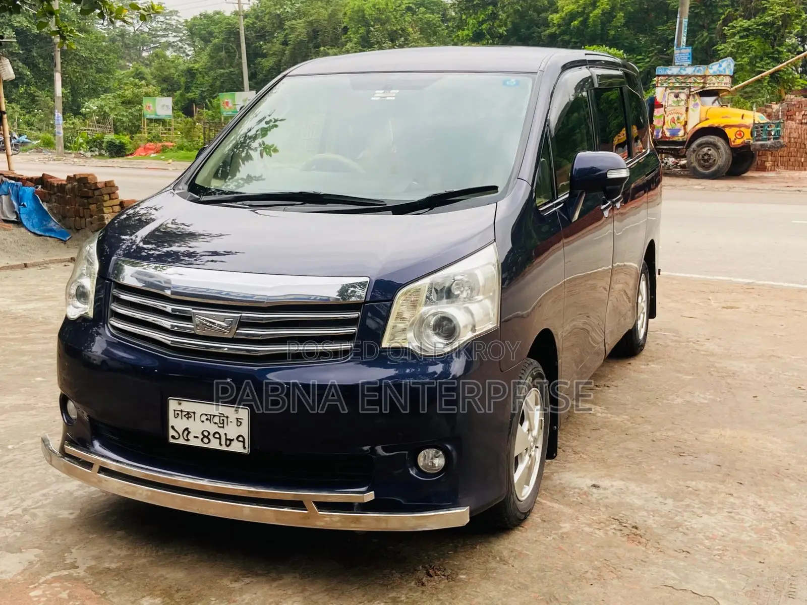 Toyota Noah 2012 Purple