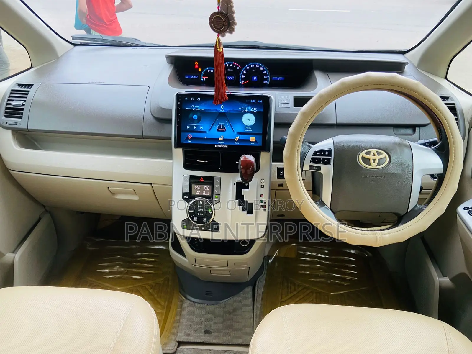 Toyota Noah 2012 Purple