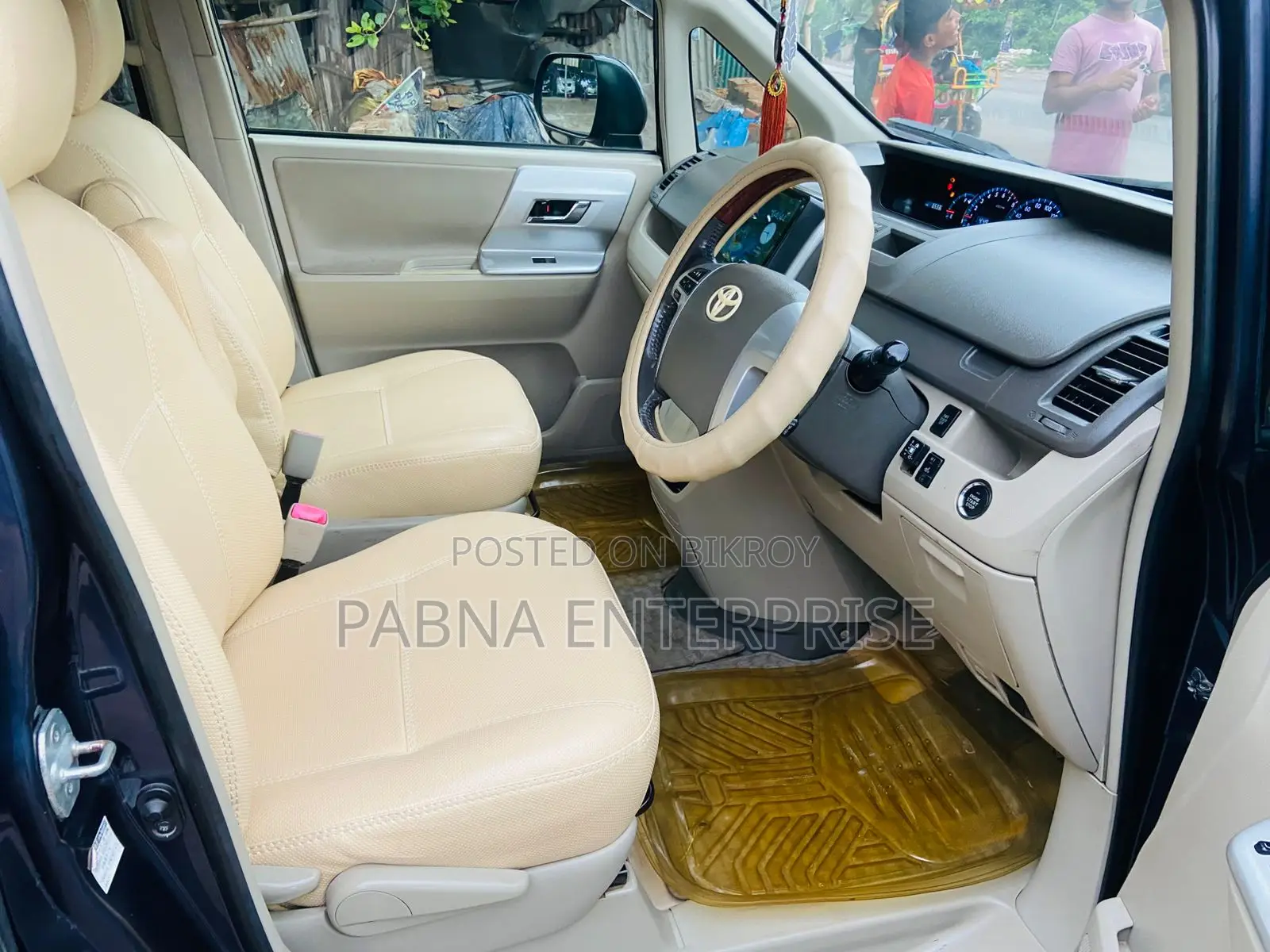 Toyota Noah 2012 Purple