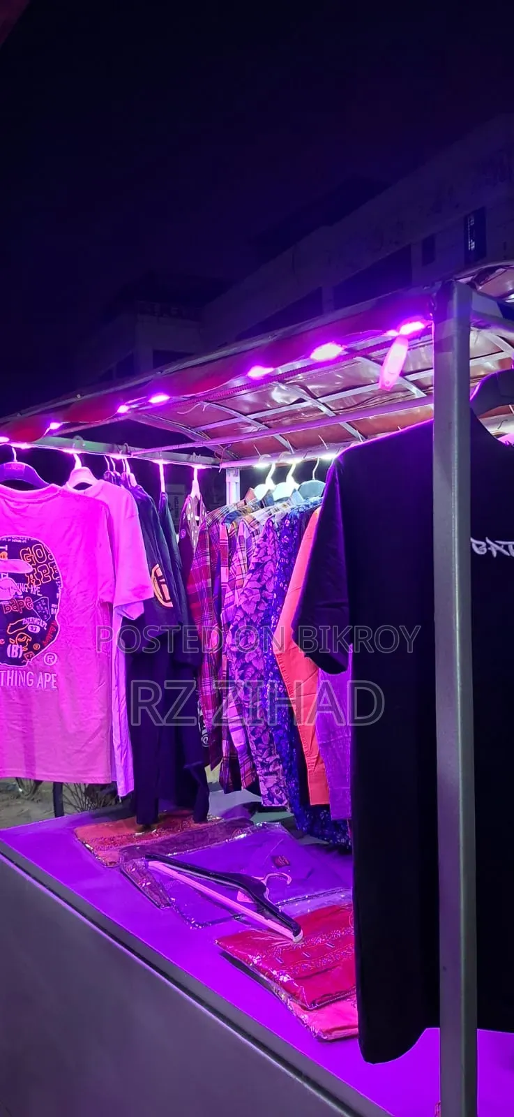 ক্লোথিং ভ্যান/কার্ট