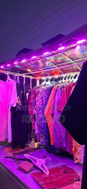 ক্লোথিং ভ্যান/কার্ট