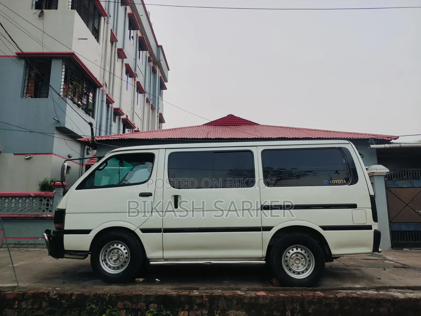 Toyota HiAce 2002 White