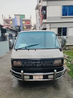 Toyota HiAce 2002 White