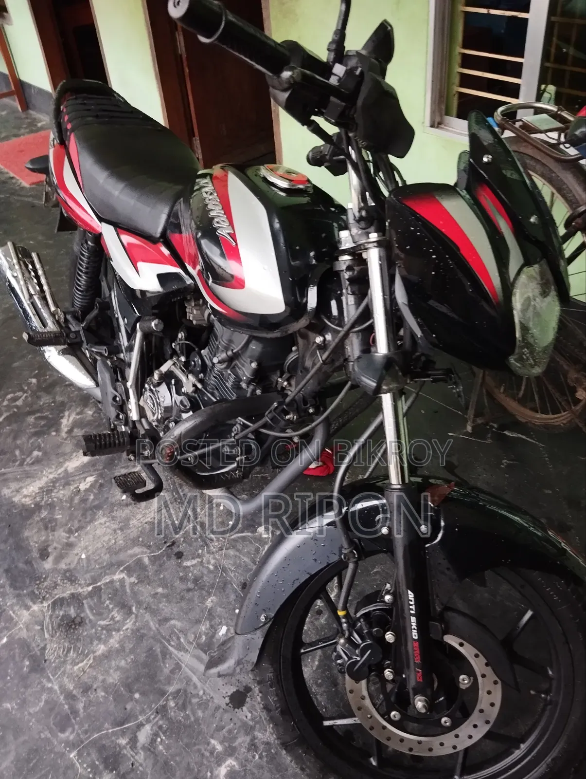 Bajaj Discover 125 2022 Black