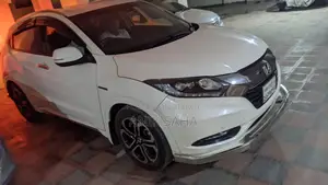 Honda Vezel 1.5 Hybrid 4WD 2016 Pearl