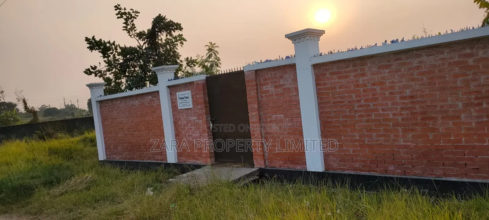 East-North corner 3 katha plot for sale in Sector 9.
