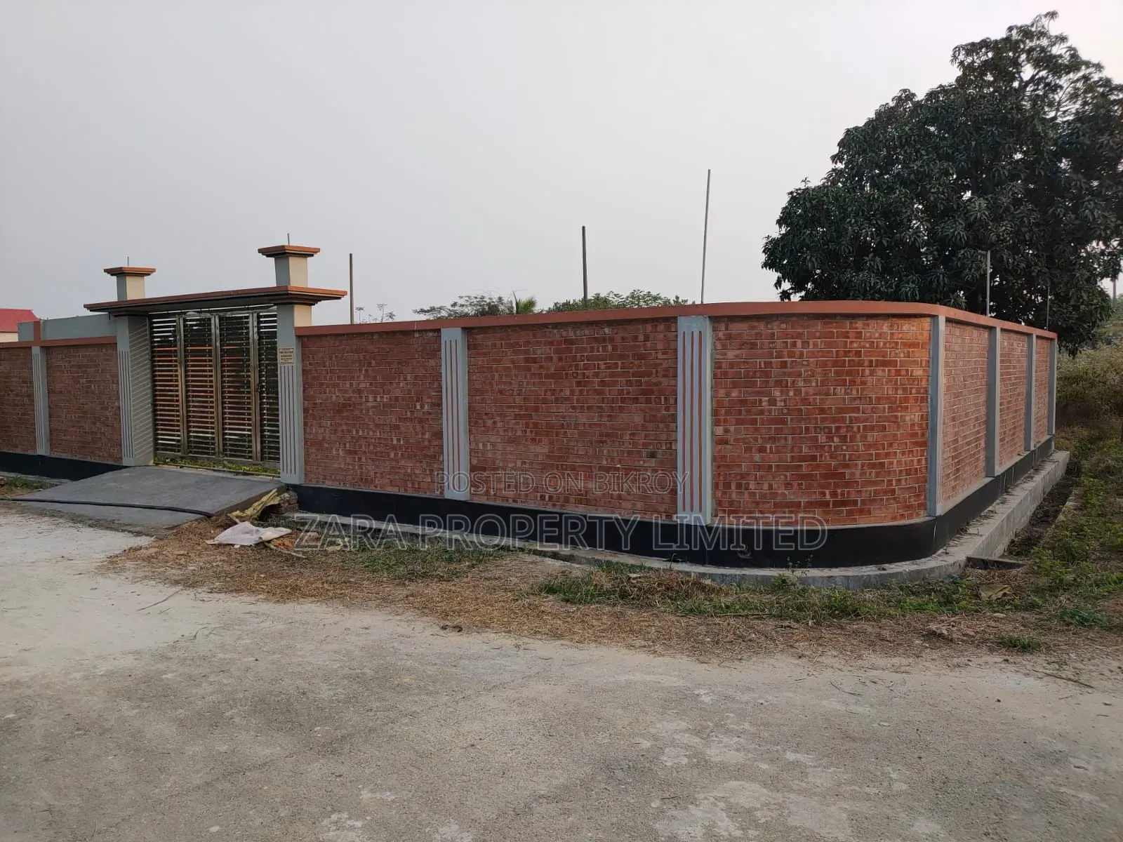 East-North corner 3 katha plot for sale in Sector 9.