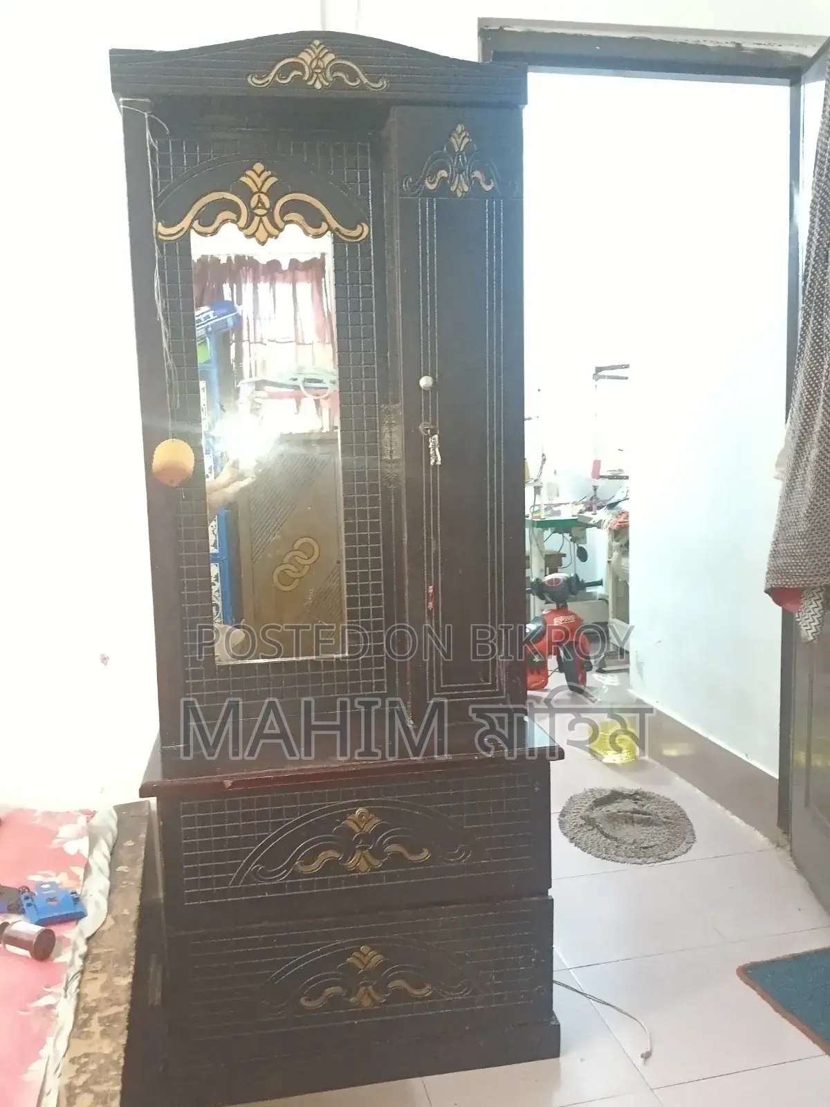 ড্রেসিং টেবিল