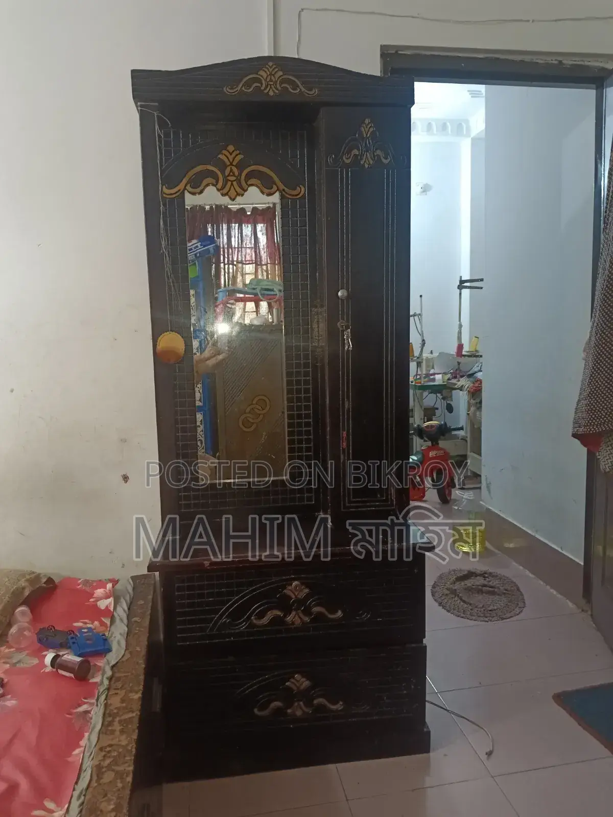 ড্রেসিং টেবিল
