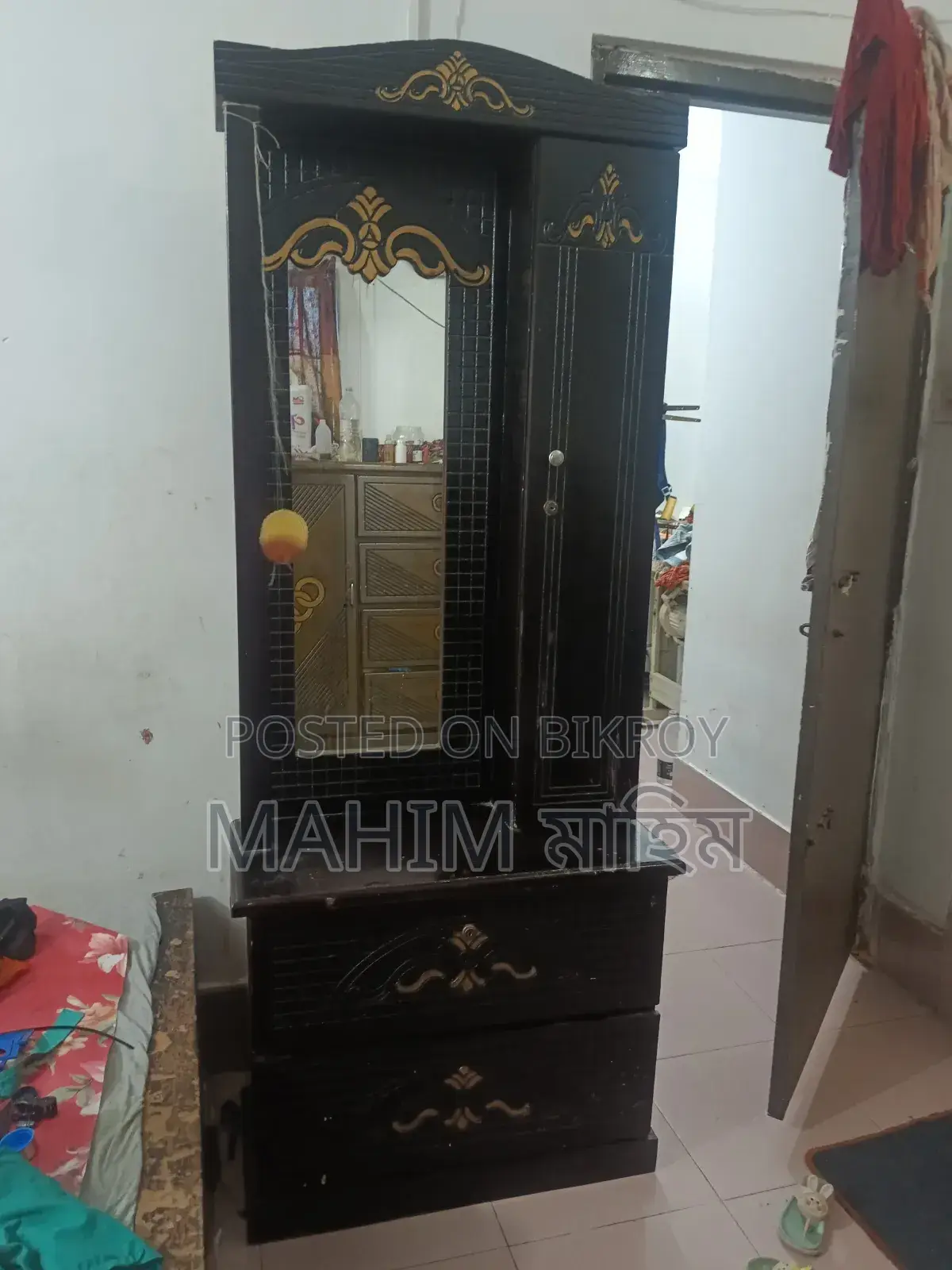 ড্রেসিং টেবিল