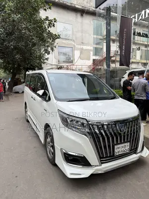 Toyota Esquire 1.8 Front Wheel Drive Hybrid (7 seater) 2018 Pearl