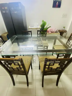 ডাইনিং টেবিল